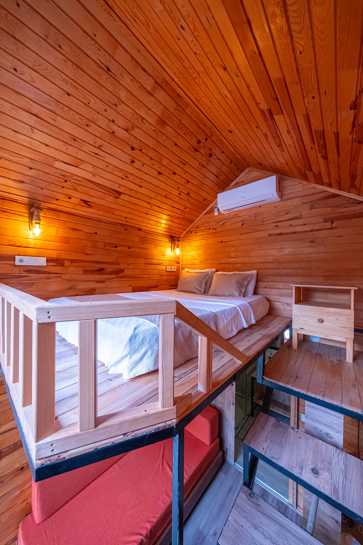 Duplex Bungalow: sleeping area on the upper floor