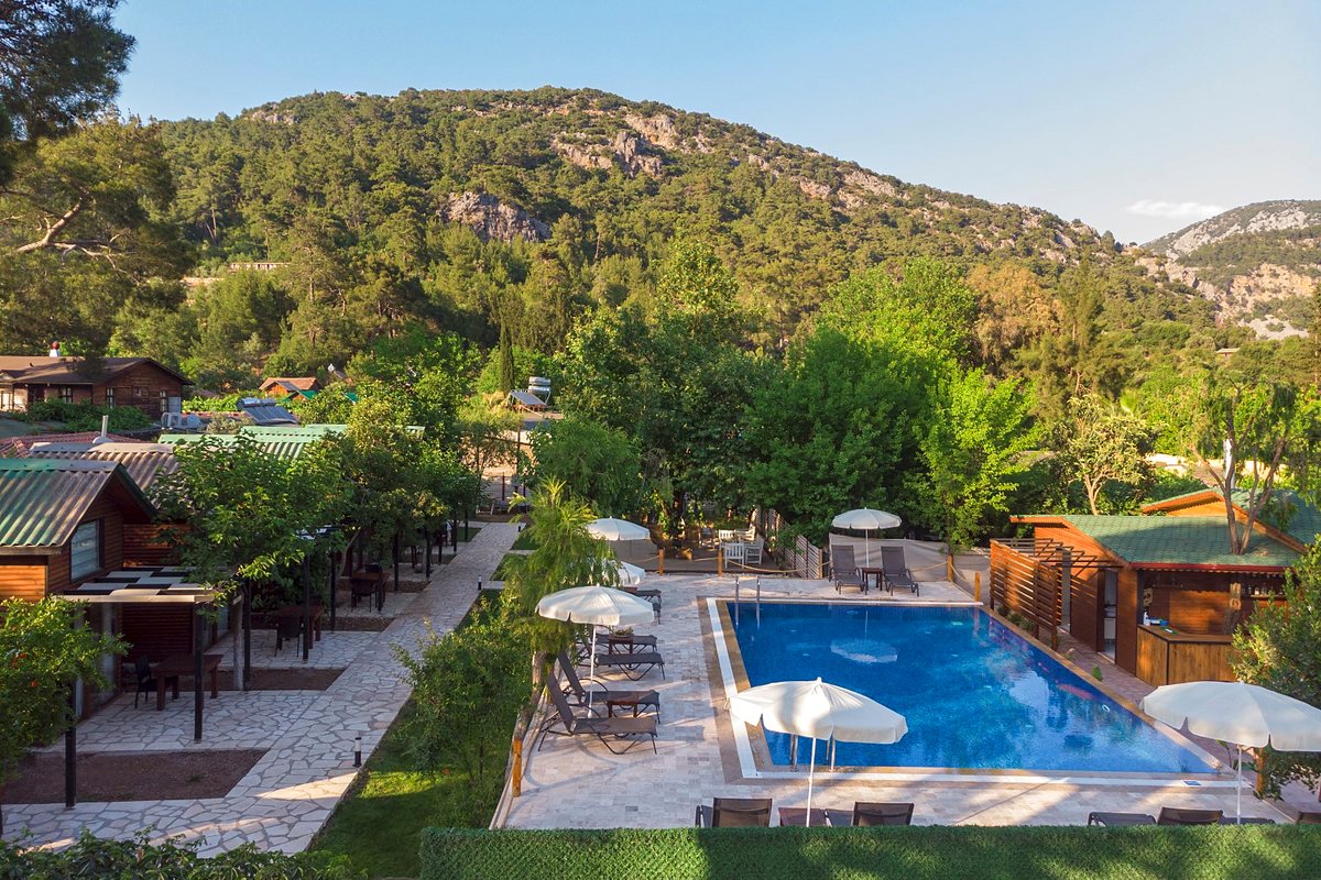 Outdoor swimming pool and bungalows with Taurus Mountain views, Olympos