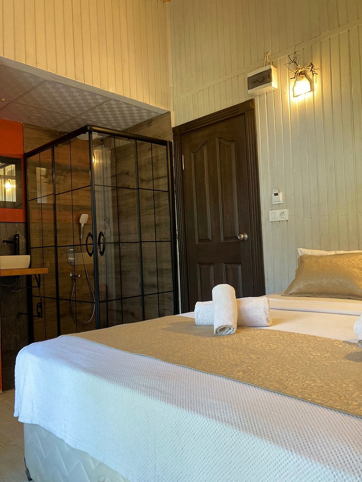 Terrace Bungalow: bathroom entrance and bed