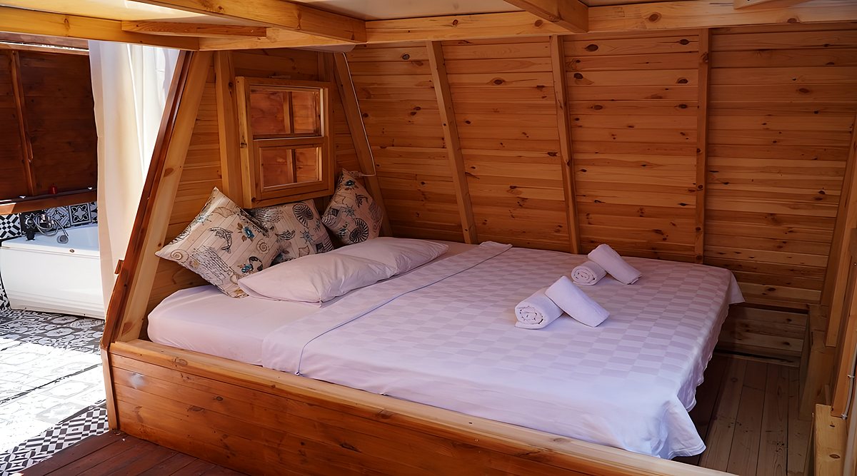 Triangle Room: double bed within a triangular timber frame